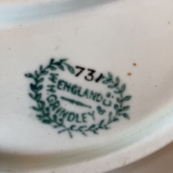 Set of two bean shaped W. H. Grindley &Co England porcelain serving plates. - Picture 4 of 4